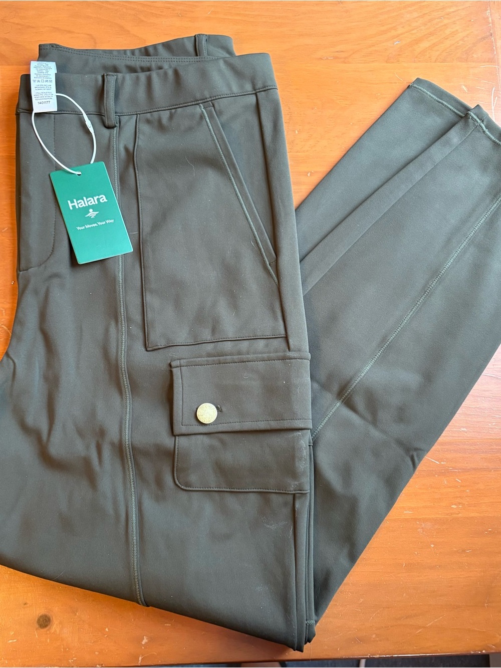 Woman’s Halara DayStretch High Waisted Zipper Pockets Solid Skinny Cargo Pants